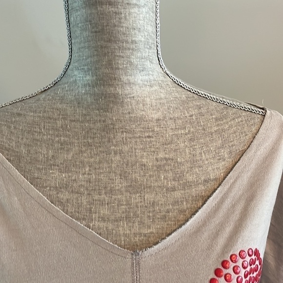 Wet Seal size small lightweight vneck sweatshirt with puffed red heart on front - Picture 2 of 7